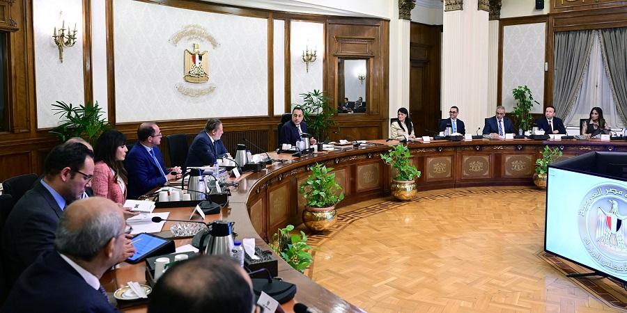 رئيس الوزراء يتابع مع المجموعة الوزارية الاقتصادية برنامج الإصلاح